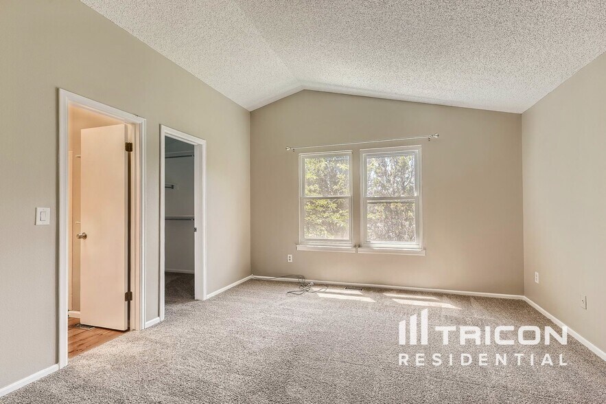 Building Photo - 4290 S Halifax Way