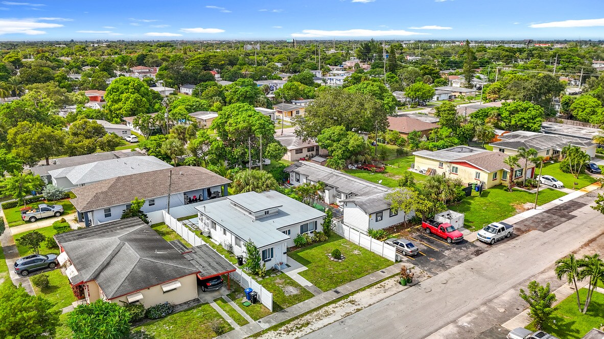 Building Photo - 401 NW 16th Ave