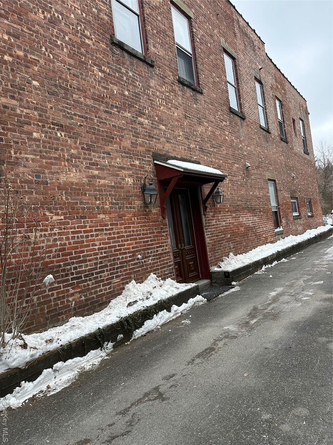 Building Photo - 165 Ulster Ave