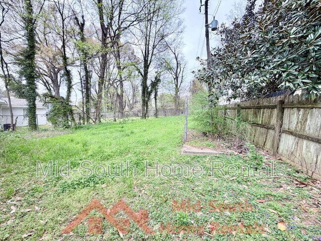 Building Photo - 642 Safari Dr