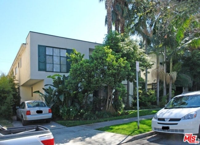 Primary Photo - 1132 S Oakhurst Dr