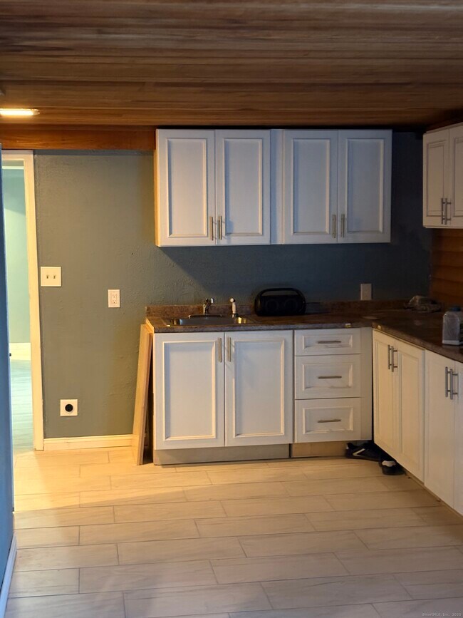 Building Photo - 161 Sleeping Giant Dr