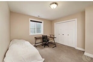 Building Photo - 2924 Golden Acres Dr
