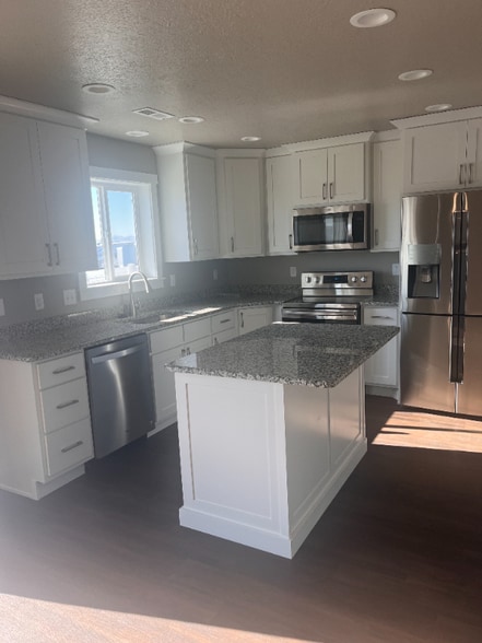 Building Photo - 2475 W 500 N