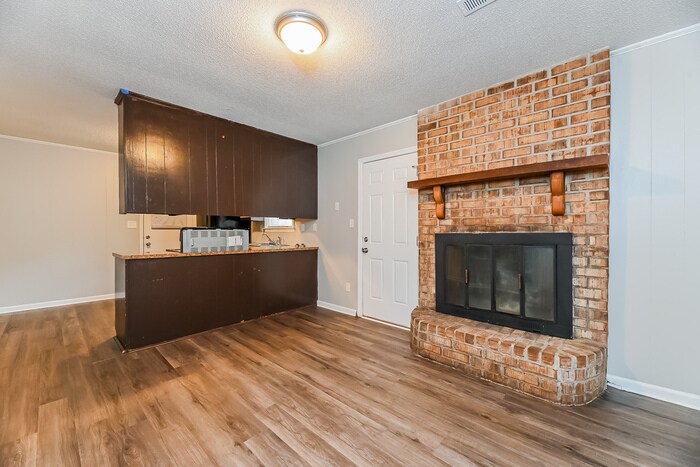 Building Photo - 7720 Mendelwood Dr