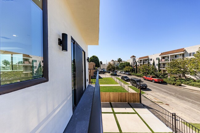Building Photo - Luxury Never Before Lived in Townhomes!