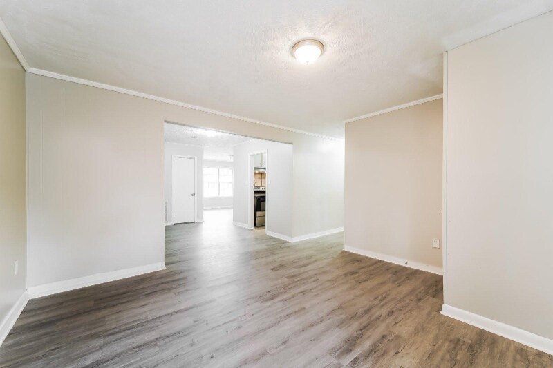 Building Photo - 2658 Brookwood Dr