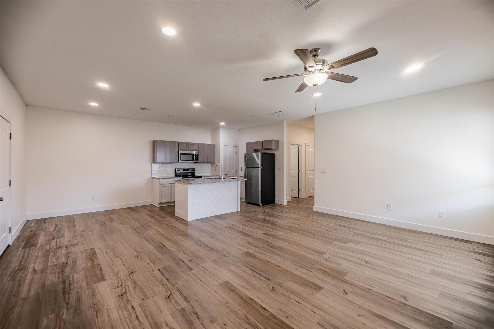 Building Photo - 5746 Bristol St