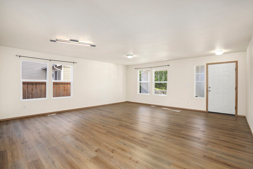 Building Photo - 12530 SE 299th Pl