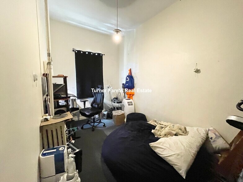 Building Photo - 17 Aberdeen St