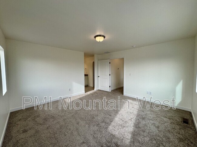 Building Photo - 805 W 510 S