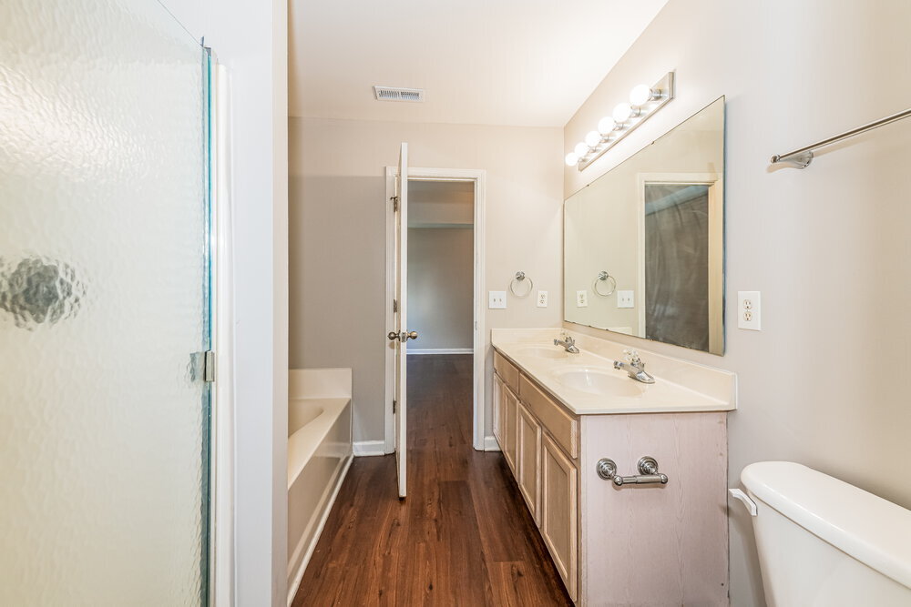 Building Photo - 6412 Willowlawn Dr