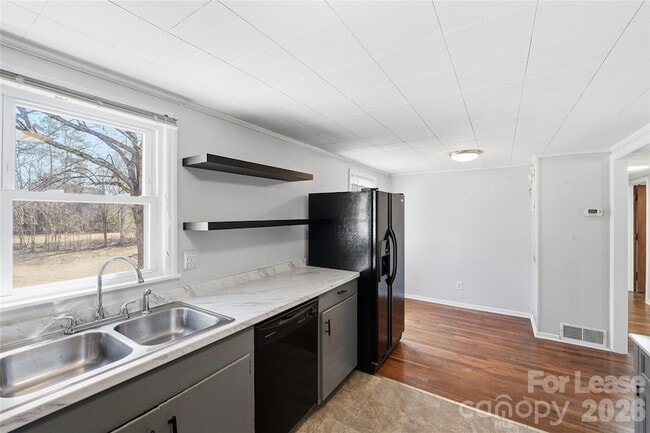 Building Photo - 214 Latta Ave