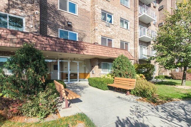 Building Photo - 10373 Dearlove Rd