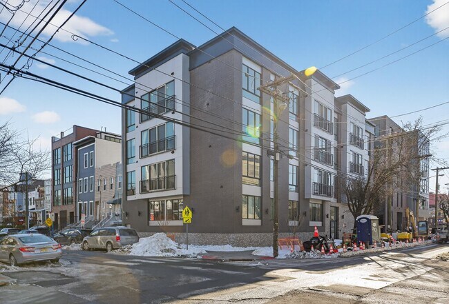 Building Photo - 160 Brunswick St