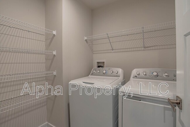 Building Photo - 215 Clearwood Dr