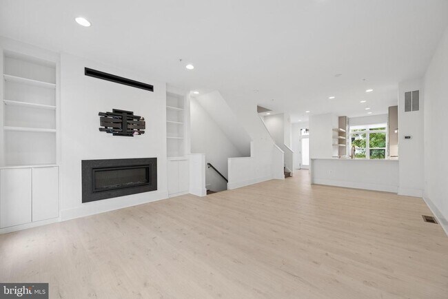 Building Photo - 11344 Emerald Park Rd