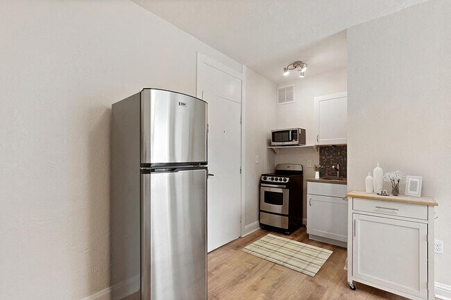 Building Photo - 1671 Washington