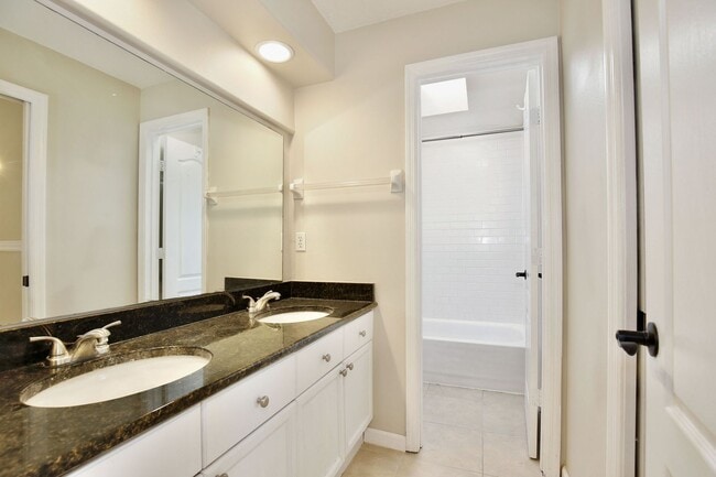 Building Photo - 15601 Bay Vista Dr