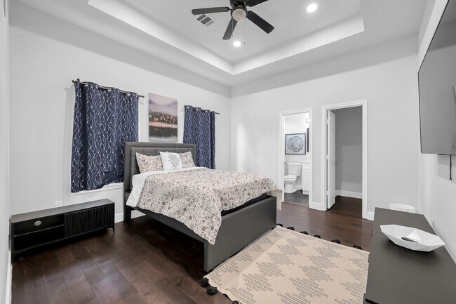 Building Photo - 2116 Oatfield Dr