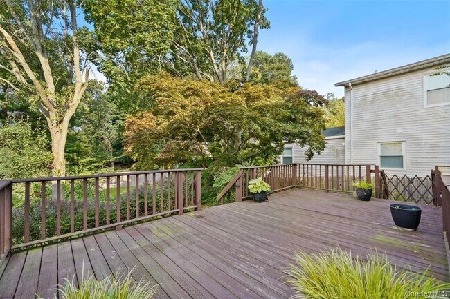 Building Photo - 228 Oakwood Rd