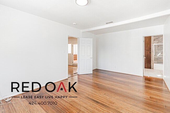 Building Photo - 2132 Cove Ave
