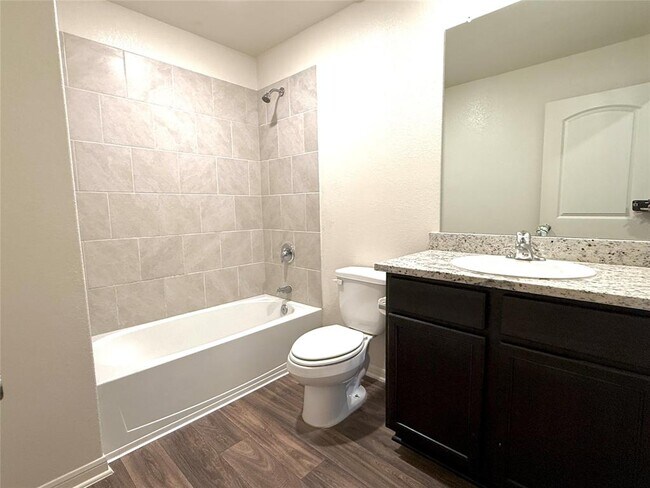 Building Photo - 353 Cres Park Dr