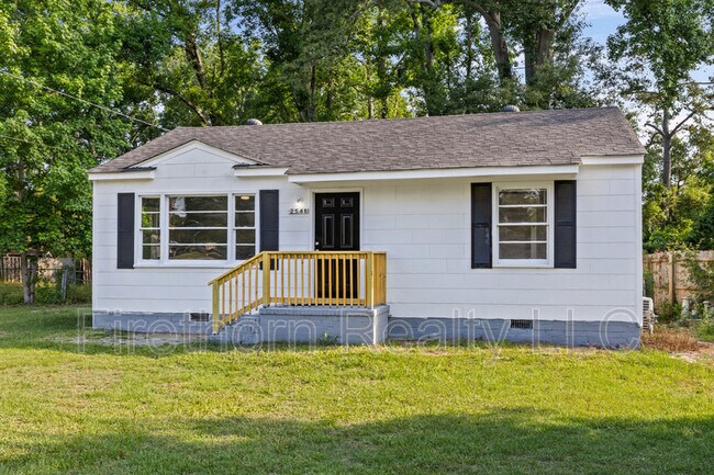 Building Photo - 2541 Rhodes Dr