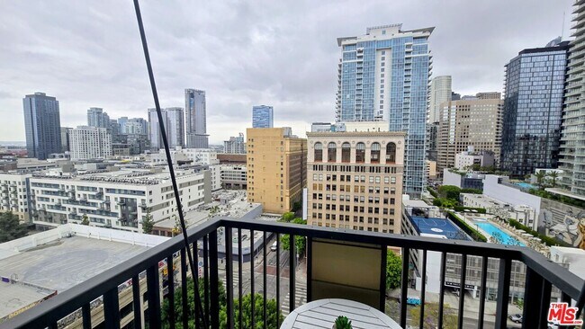 Building Photo - 849 S Broadway