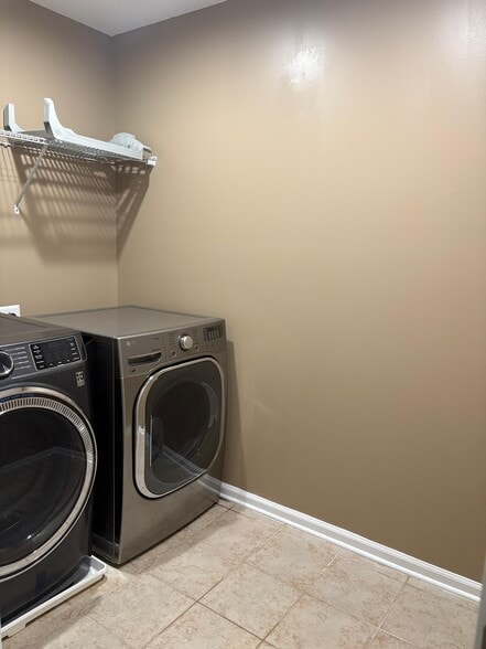 Building Photo - 1023 Anderson Pl SE