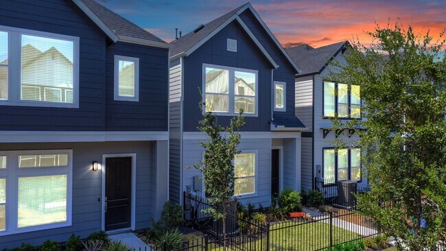 Building Photo - 731 Strawberry Pines Ct
