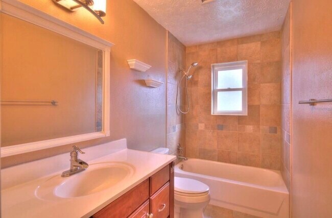 Building Photo - 3039 Becket St