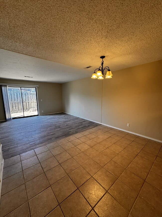 Building Photo - 1820 S 13th Pl