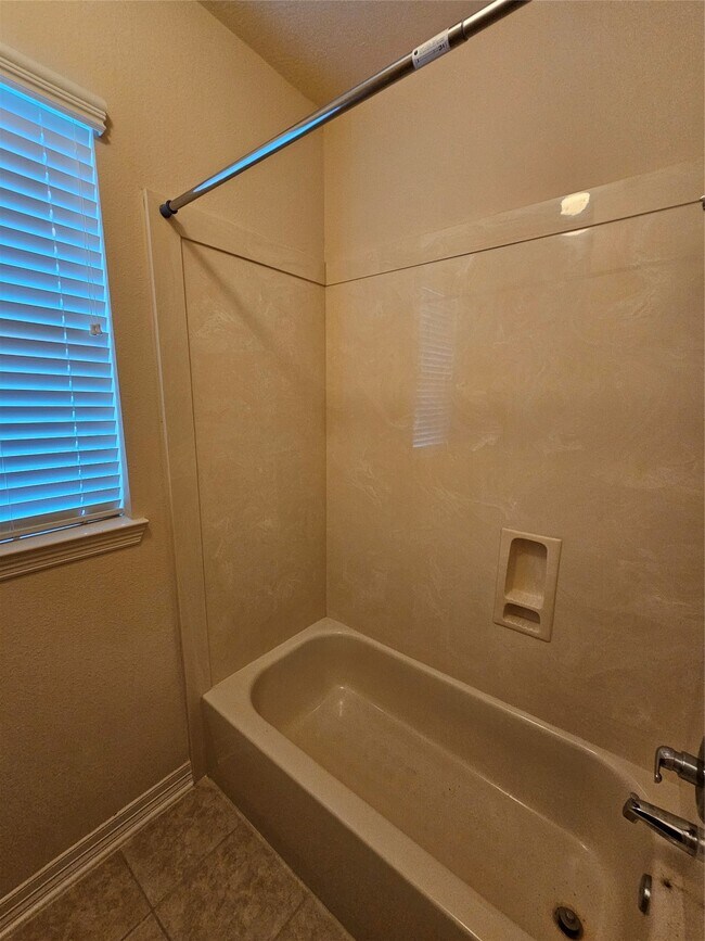 Building Photo - 3218 Waters Edge Dr