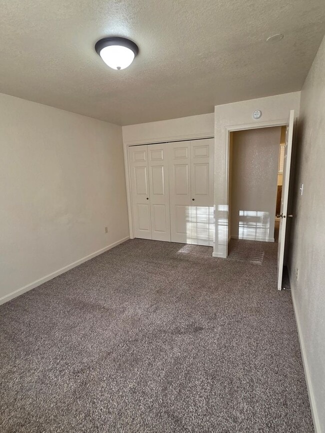 Building Photo - Spacious 3 Bedroom, 2.5 Bath Townhome in Wi Wuk, CA