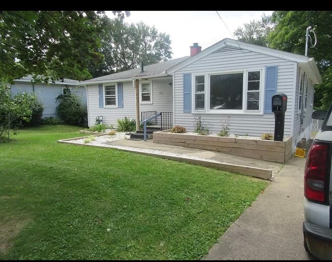 Primary Photo - 82 Brookwood Way S
