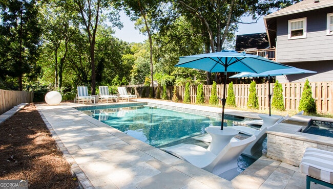 Building Photo - 524 Seminole Ave NE