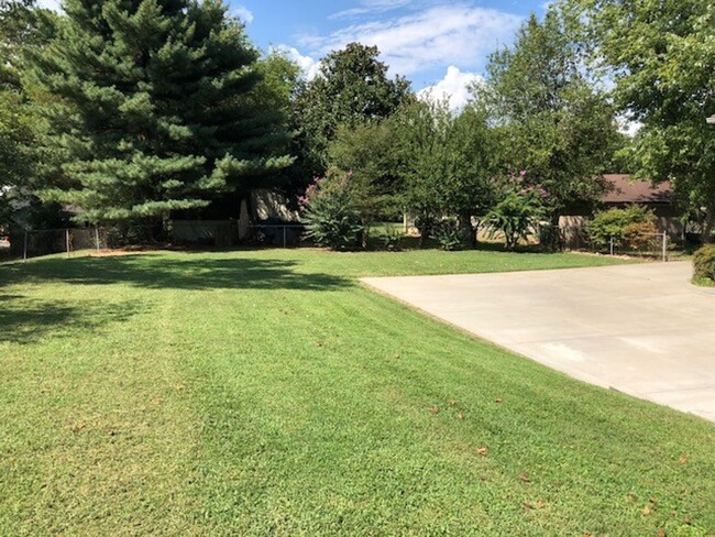 Building Photo - Great Location Wilson Co Schools