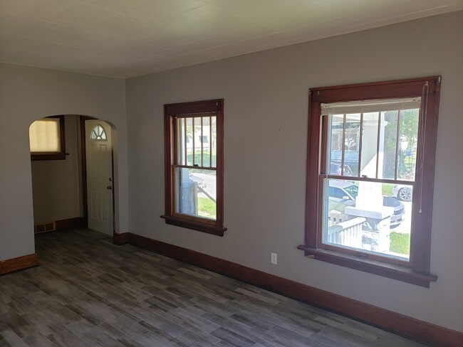 Building Photo - 1837 W 8th St