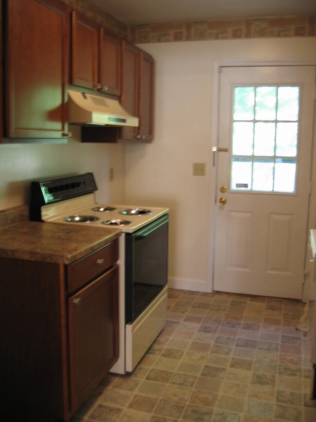 Building Photo - 2576 Oak Hill Dr