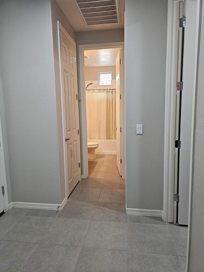 Building Photo - 15092 W Portland St