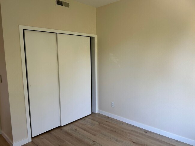 Building Photo - 543 S 900 E