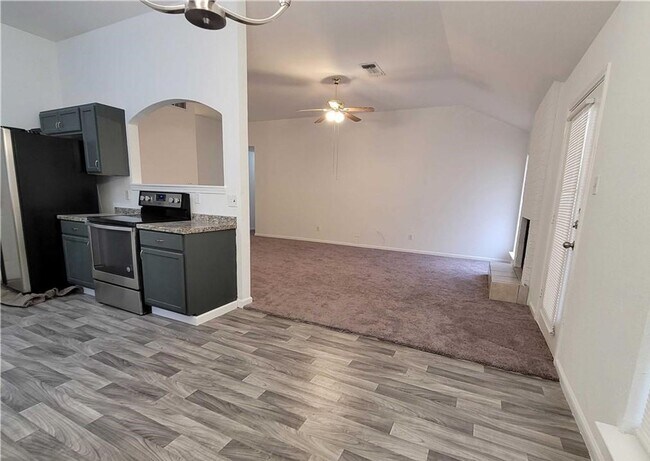 Building Photo - Upgraded 3 bedroom 2 bathroom home!  HOUSI...