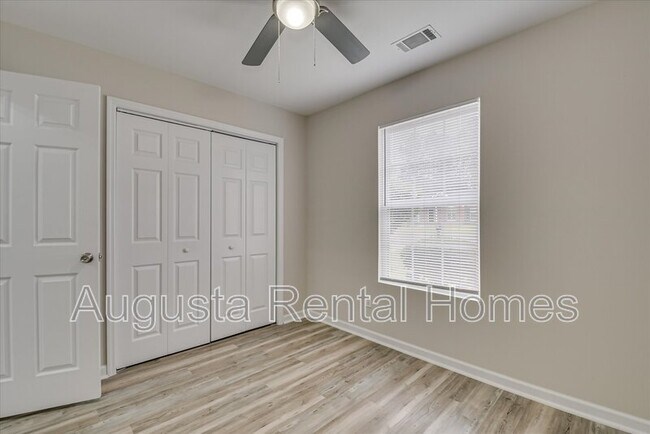 Building Photo - 4728 Laural Oak Dr