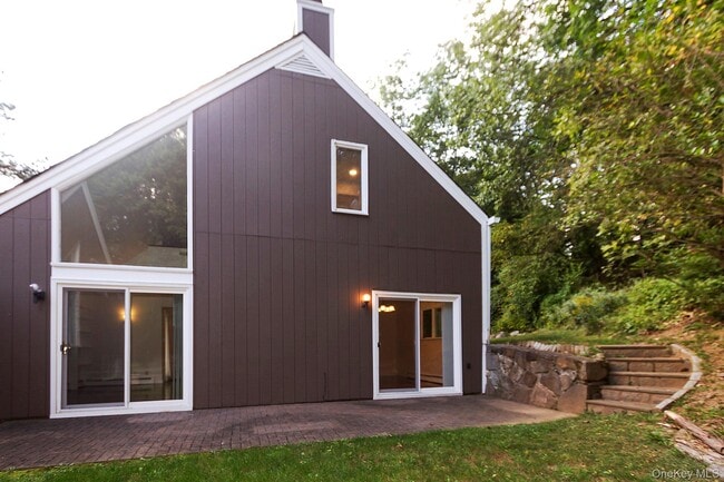 Building Photo - 11 Pondview Cl