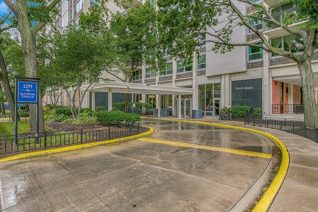 Building Photo - 1255 N Sandburg Terrace