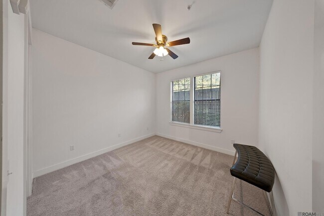 Building Photo - 255 E Boyd Dr