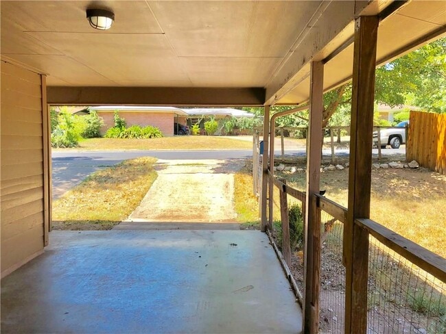 Building Photo - 1903 Fairlawn Ln
