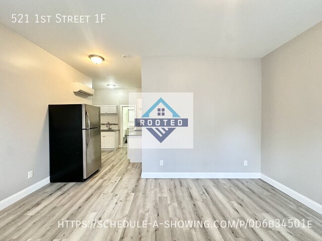 Building Photo - 521 1st St