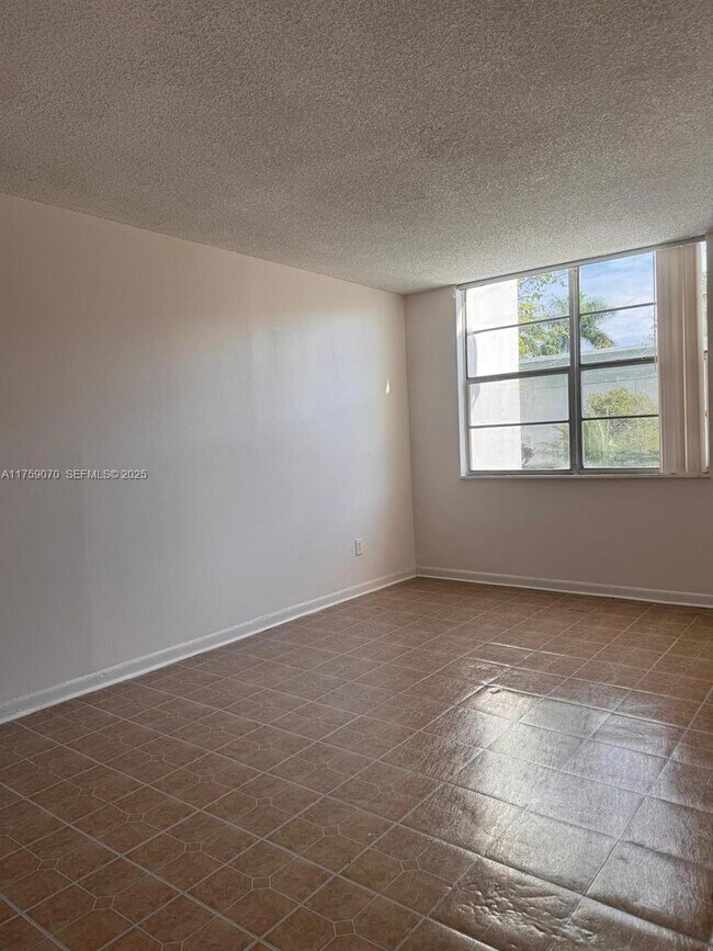 Building Photo - 484 NW 165th St